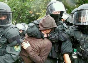 İki Yüzlü İngiliz İşbaşında