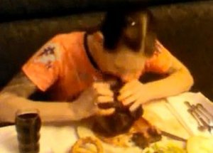 2 Kilogram Eti 3 Dakikada Yedi!