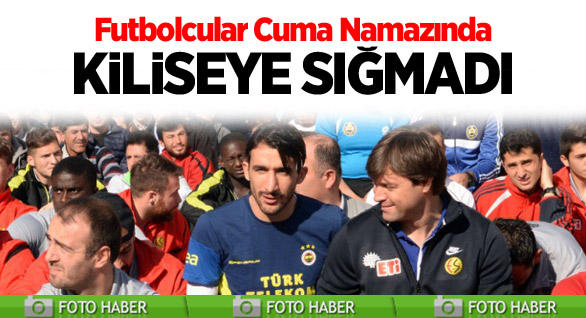 Futbolcular Cuma Namazında Kiliseye Sığmadı