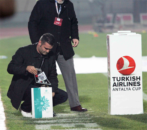 Kaleci Eray kupayı parçaladı!