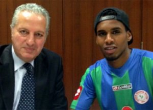 Abdi Ali İmzayı Attı!