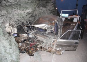 Paramparça Olan Otomobilden Sağ Çıktılar