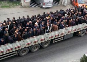 Bu Adamlar TIR'la Nereye Gidiyorlar?