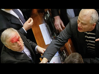 Parlamentoda meydan dayağı!