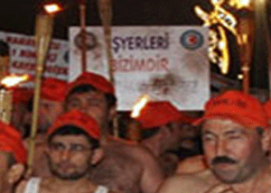 İşçilerden Çıplak Eylem