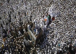 Şii Liderin Cenazesinde İzdiham: 18 Ölü!