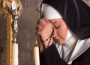 İtalya Bu Rahibeyi Konuşuyor