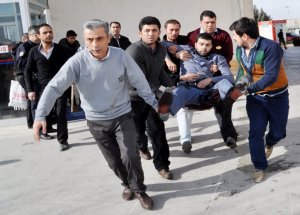Aksaray’da Bıçak Ve Sopalı Kavga: 2 Yaralı
