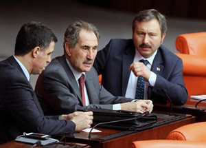 AK Parti'den İstifa Eden 3 Vekil Aynı Karede