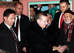 Başbakan, eli boş geri çevirmedi!