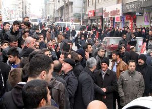 BDP'liler AK Parti'li Adaya Saldırdı