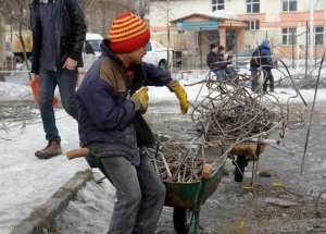 Dondurucu Soğukta Harçlık Çıkarıyorlar