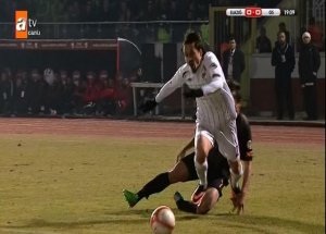Aydın Yılmaz'ın Sol Ayak Bileği Kırıldı.