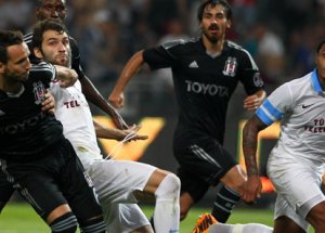 Avni Aker'de Dev Randevu!