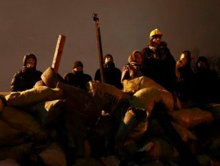 Ukrayna'da Başbakan Azarov Görevinden Alındı