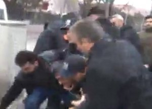 Meclis Önünde Gergin Anlar