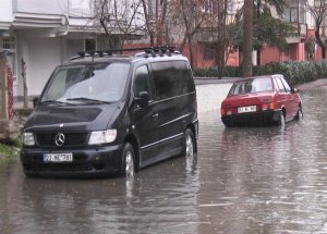 Sağanak Yağış Trafiği Aksattı
