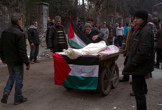 Cenazeleri Seyyar Satıcı Arabasında Taşıyorlar