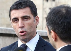 Hakan Şükür'ün Karnesi Kırık Not Dolu