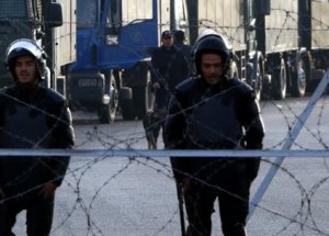 Mursi'nin Savunma Heyetine Saldırı!