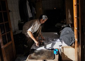 Ayağıyla Bakın Ne Yapıyor?