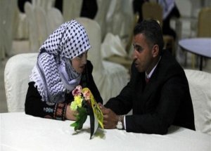 Gazze'de 50 Çift Evlendi