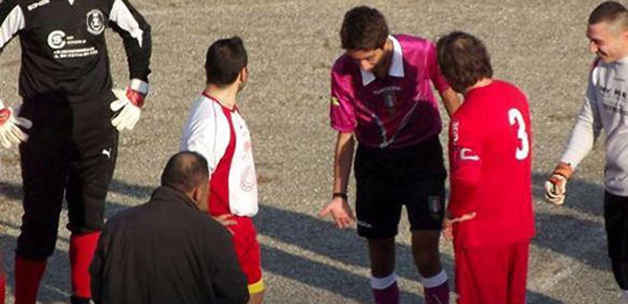 10 dakikada kendi kalelerine 8 gol attılar!