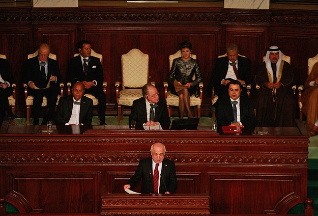 Tunus'ta yeni anayasa kutlanıyor