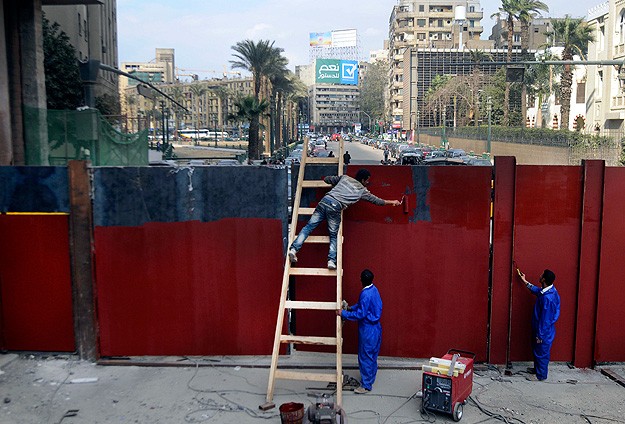 Kahire caddelerine demir perde