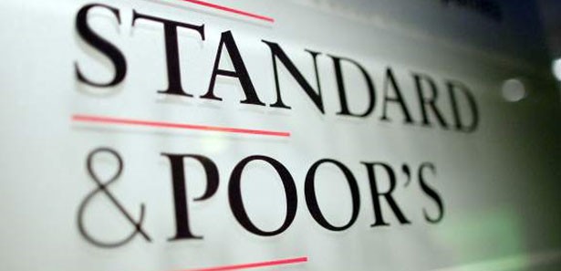 S&P Türkiye'nin not görünümünü düşürdü