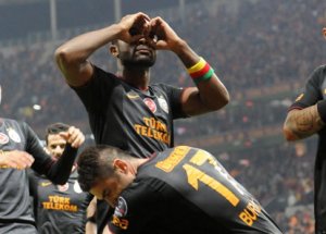 Galatasaray Es'ti Geçti!