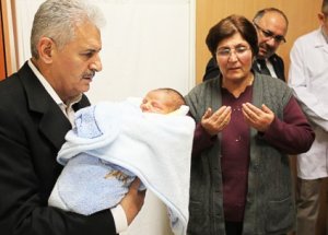 Binali Yıldırım İlk Ezanı Okudu