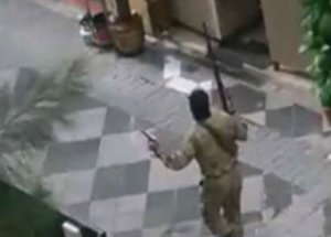 Kafasına Esince Böyle Korku Saçtı