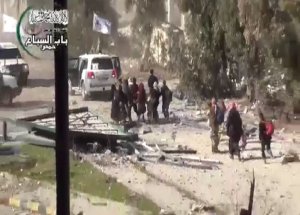 Humus Halkı BM Araçlarına Koştu!