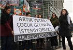 Bakanlık önünde çocuk gelin eylemi