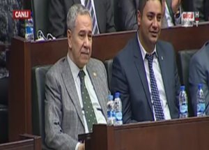 Arınç'ı Ağlatan Slogan!