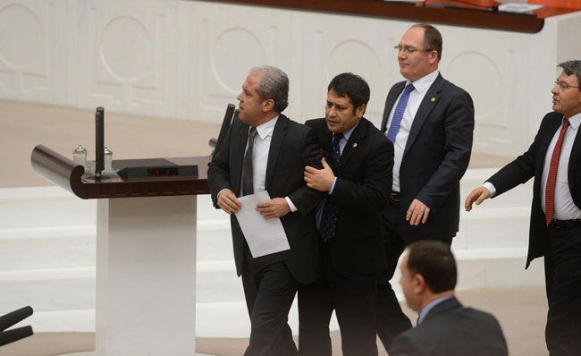 Tayyar ile BDP'li Kaplan Meclis'te tartıştı