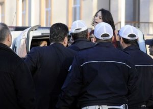 AK Parti'nin Seçim Standına Saldırı!