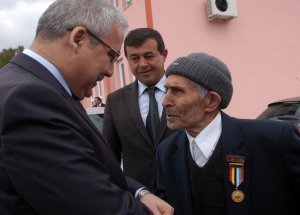 Vali, Kore Gazisi İle Yakından İlgilendi