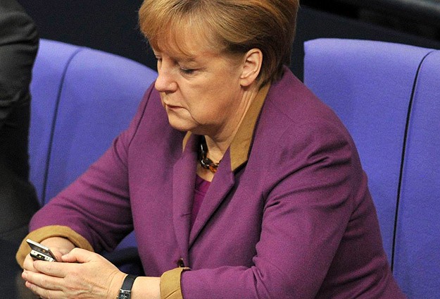 Merkel’den Yanukoviç’e uyarı