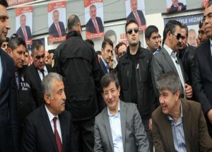 Bakan Davutoğu'ndan Sürpriz Ziyaret