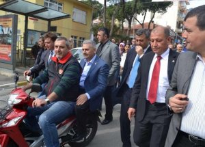 Motosikletin Sepetinde Bakın Kim Var?