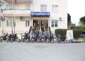15 Motosiklet Çalıp Serbest Kaldılar