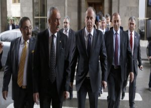 CHP'li milletvekilleri Meclis TV'yi Bastı