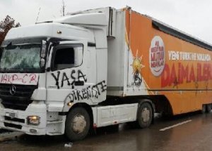 ODTÜ'lüler AK Parti Aracını Parçaladı
