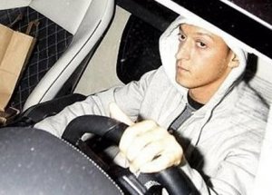 Mesut Özil  Trafik Kazası Geçirdi