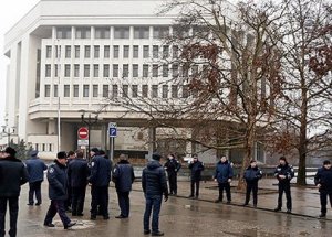 Kırım Parlamentosu'nda Silah Sesleri!