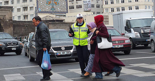 Kadın polisler işbaşında!