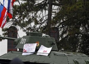 Kırım'da Silahlı Kişiler Havaalanını Bastı