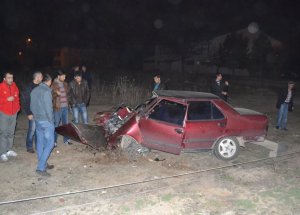 Otomobil Beton Elektrik Direğine Çaptı